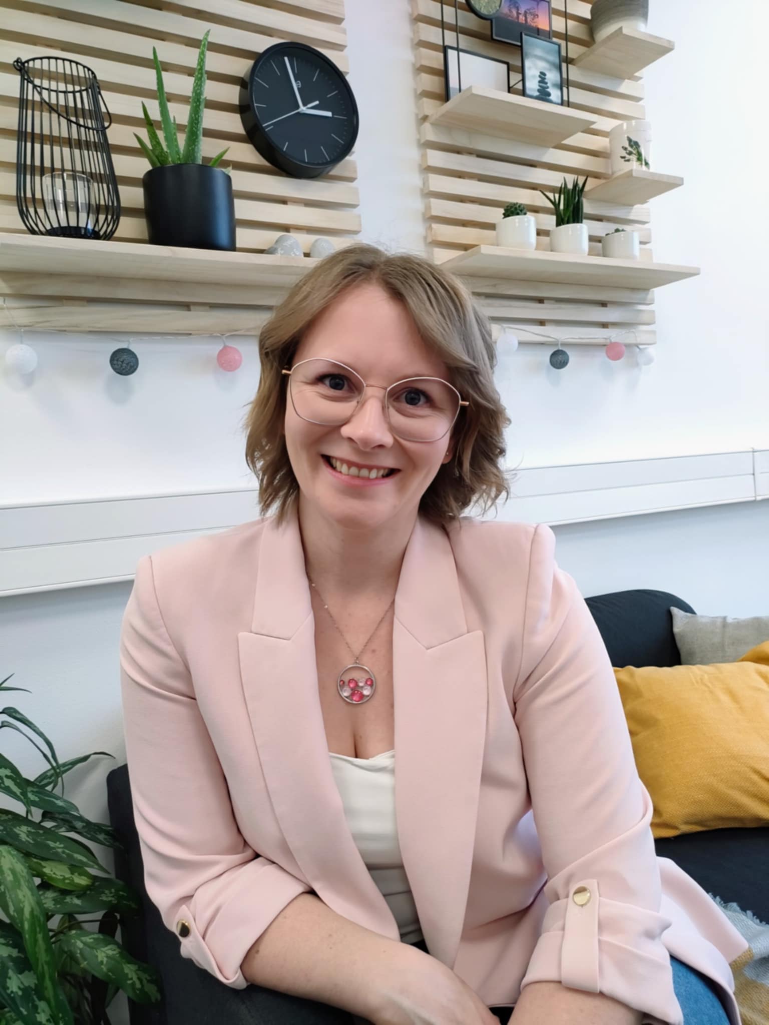 Zámbó Johanna, Hanna, Mentálhigiénés szakember, képzésben lévő családtudományi szakember, édesanya