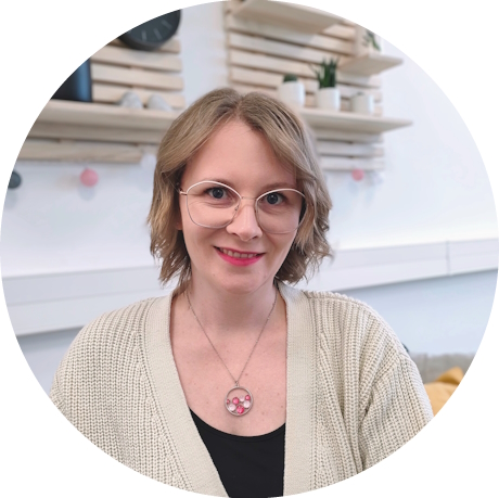 Zámbó Johanna, Hanna, Mentálhigiénés szakember, képzésben lévő családtudományi szakember, édesanya
